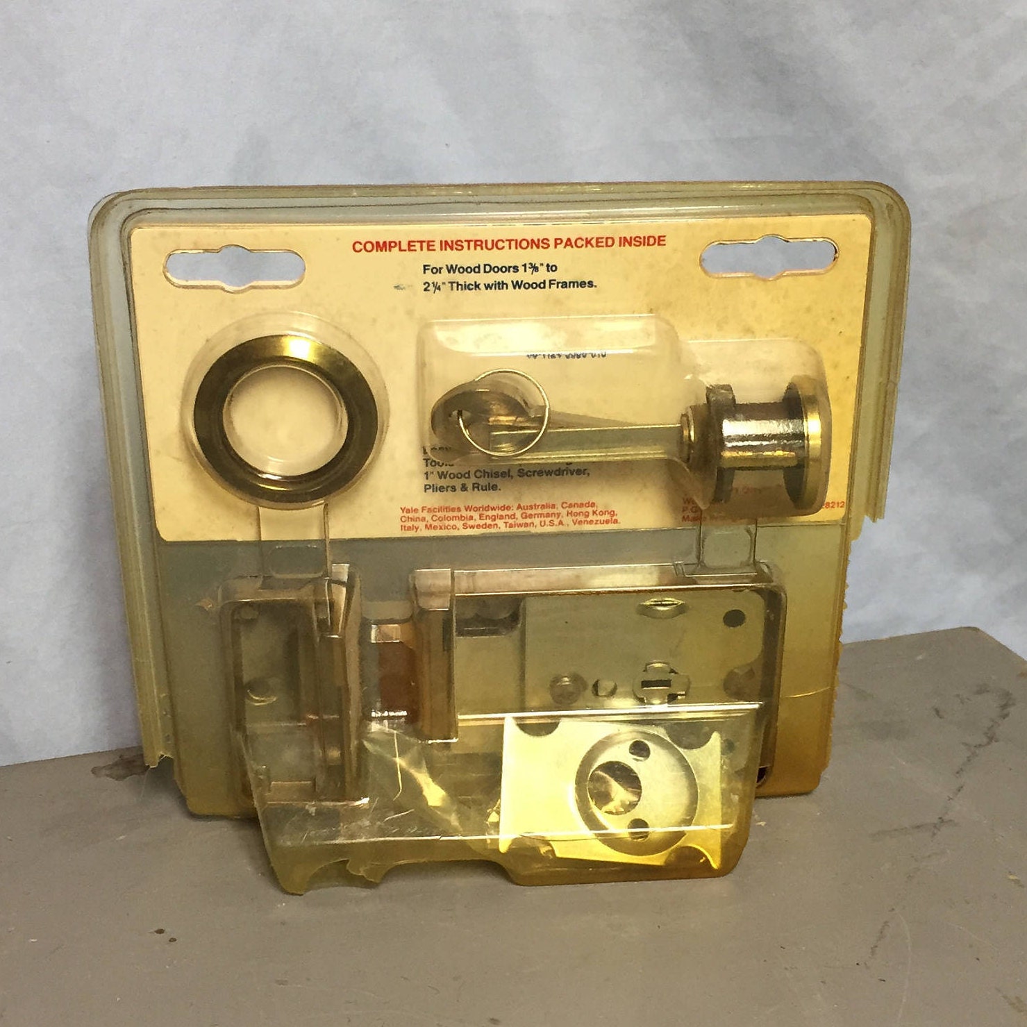 Vintage N.O.S. Yale Security Latch Lock In Original Package w/ Keys V80