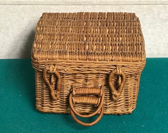 Small Wicker Rattan Basket with Hinged Lid,  Picnic Basket, Rectangular Basket, Rustic Storage