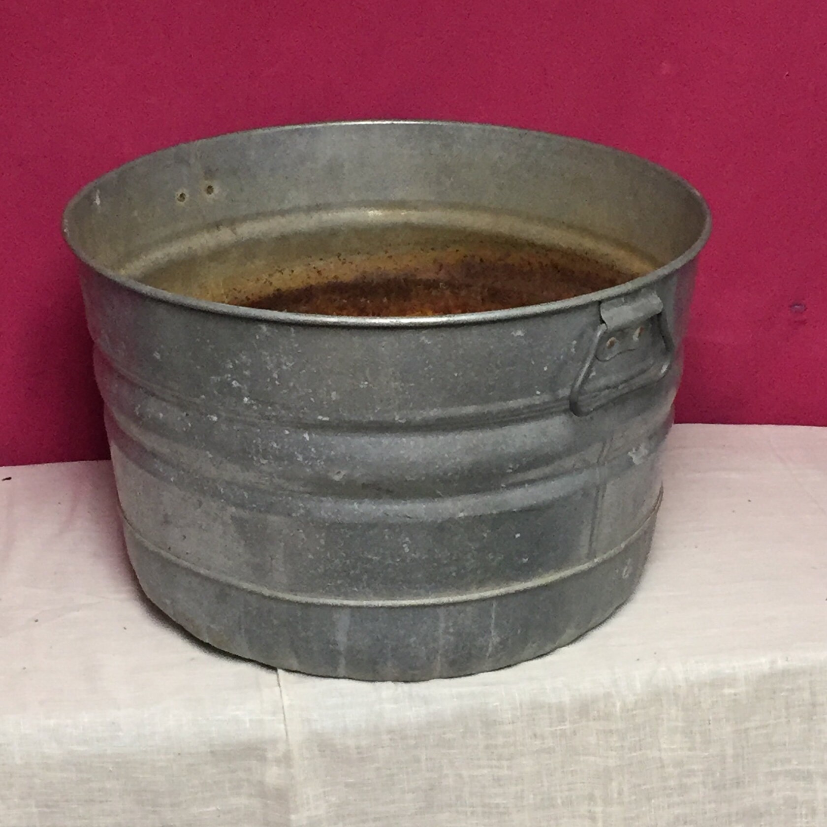 Vintage Round Galvanized Metal Wash Tub, Corrugated bottom, Outdoor