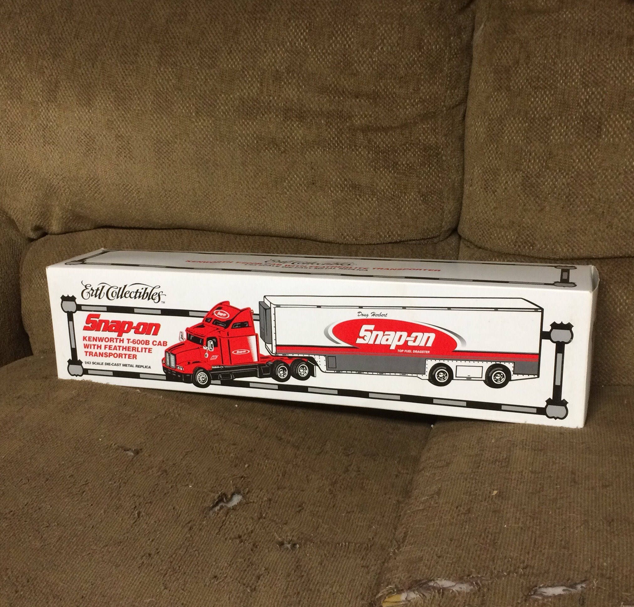 Vintage Ertl Snap-On Truck 1:43 Scale Kenworth T-600B SN #19690