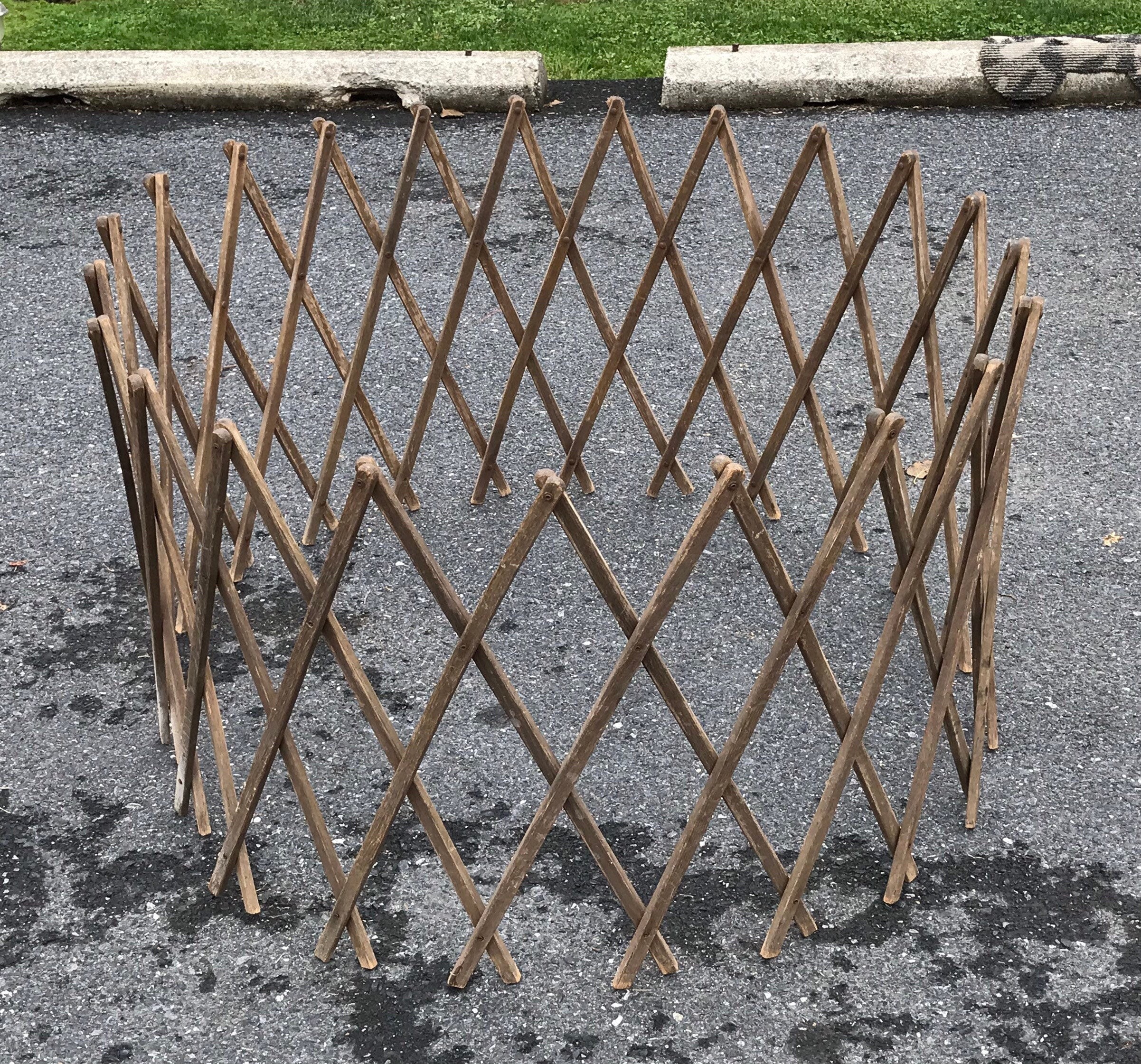 Unusual Wooden Folding Expandable, Accordion Gate Play Pen, Circle Gate