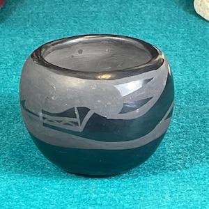 Santa Clara Pueblo Keramik, kleine schwarze Kanne