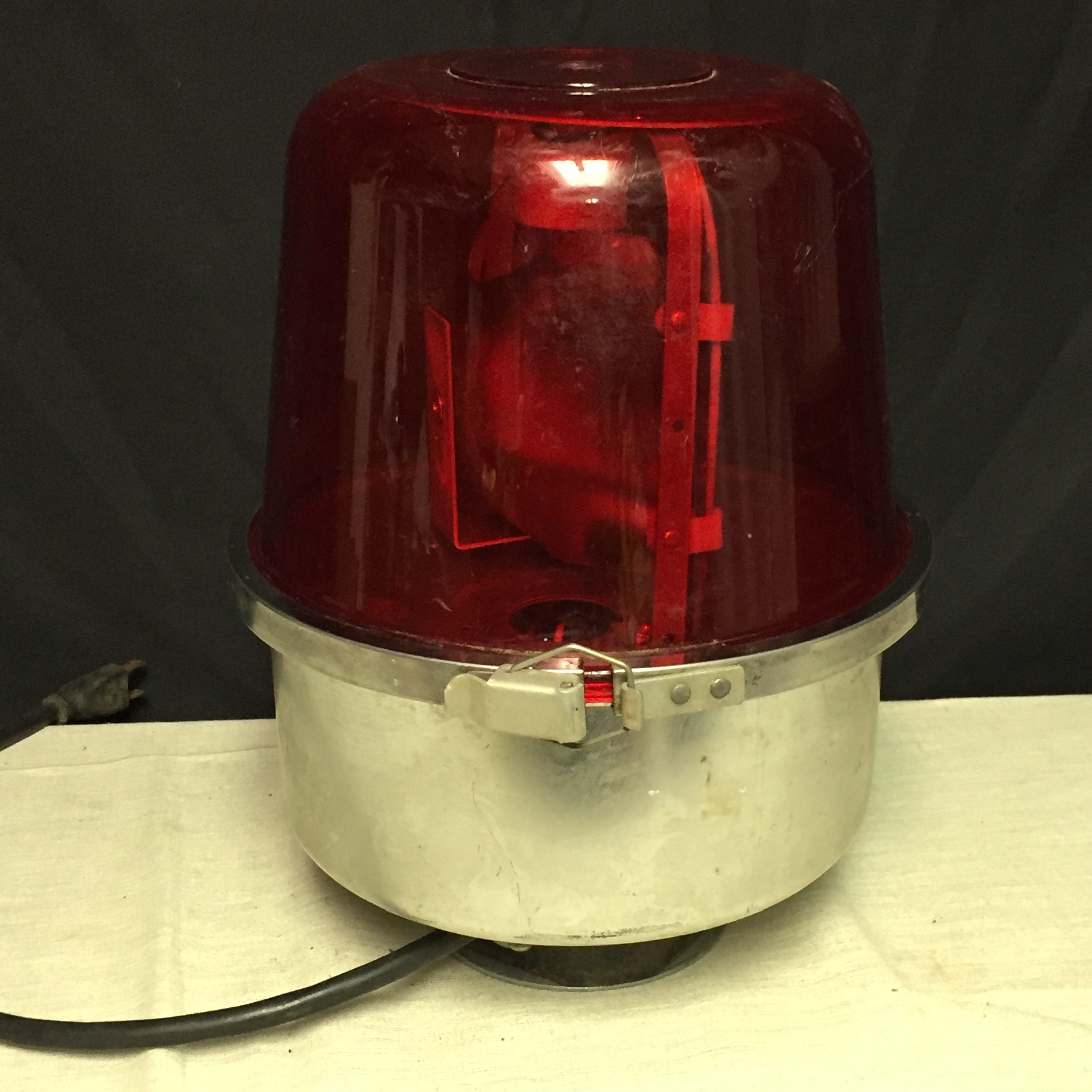 TRIPP LITE MarkVI, Red Police Emergency Beacon Light, 8 inch, 110 Volt
