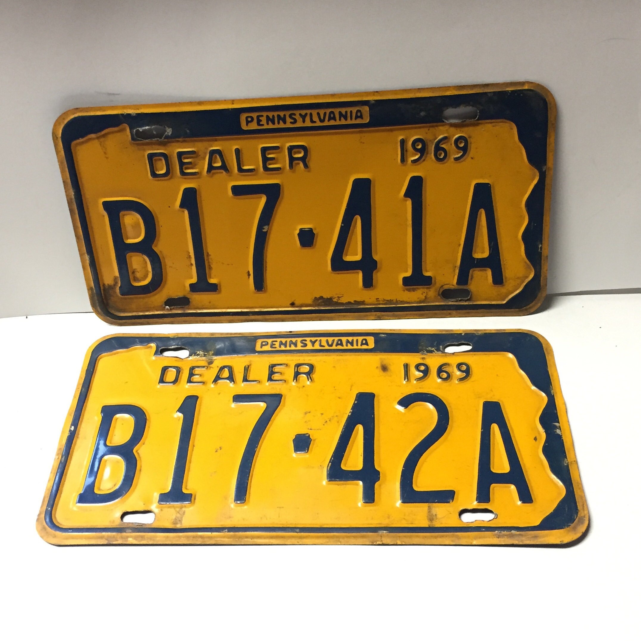 Pennsylvania set of 2 Dealer License Plates, 1969, Consecutive Numbers