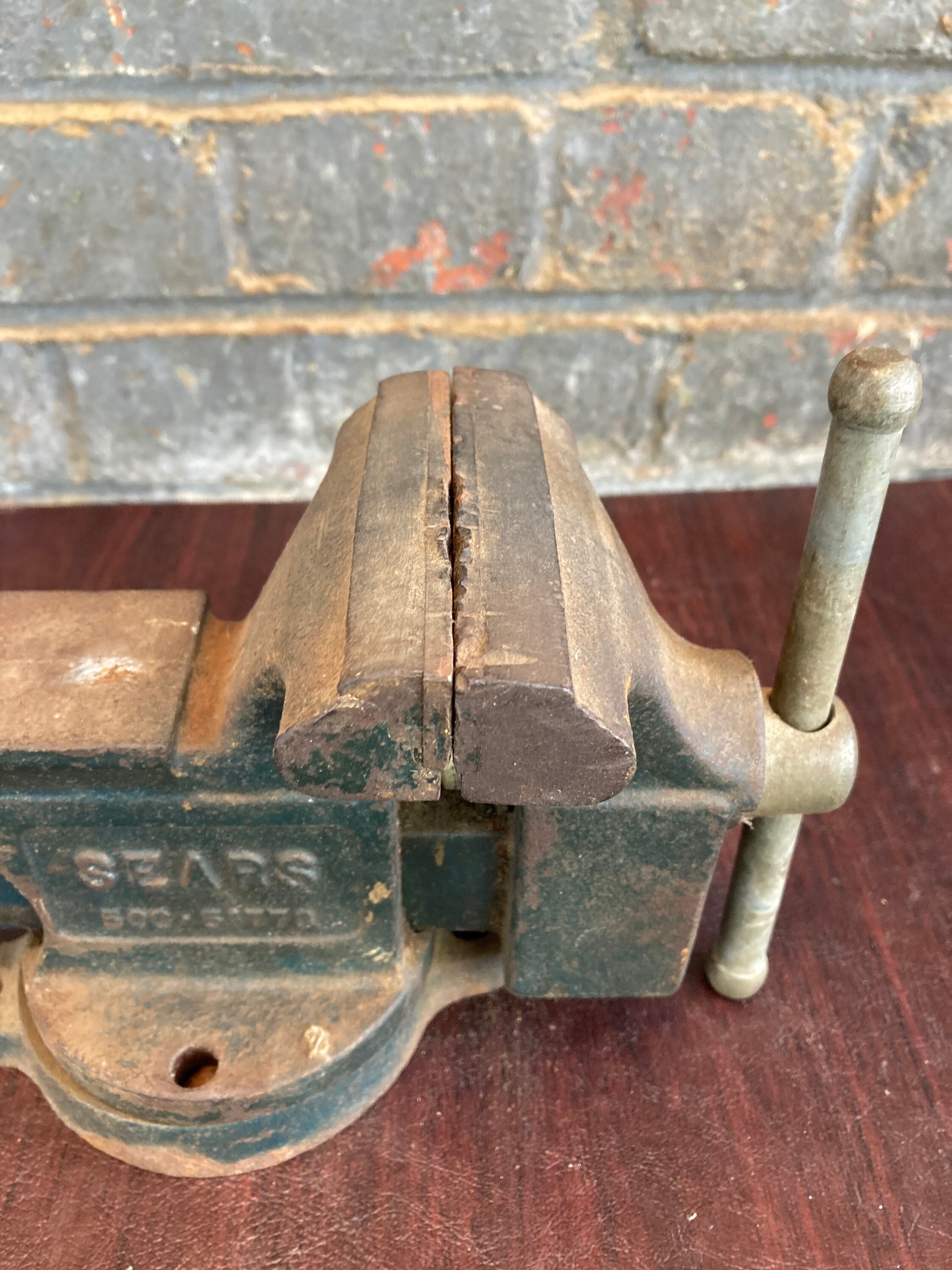 vintage-sears-bench-vise-with-swivel-base-and-anvil-3-1-2-jaws