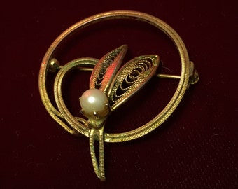 Vintage Gold Tone Filigree Brooch with Pearl