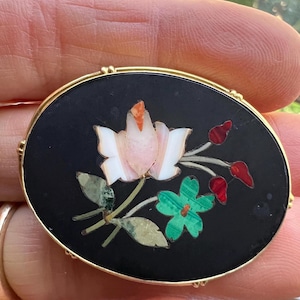 Fine Antique Art Nouveau Pietra Dura Brooch in 14 k Mount Hallmarked