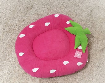 Handmade Strawberry Pet Bed: Fleece Dog & Cat Bed