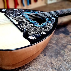 A wonderful 8 string bouzouki, suitable for students and beginners, made by hand with all solid materials