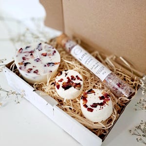 Coffret spa Self Love Ritual, cadeau sel de bain parfumé, bombe de bain à la rose, bougie fleurie faite main, cadeau aromathérapie