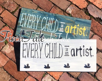 Cada niño es un artista - Masterpieces Brag Board - Art Display Sign - Tablero rústico de obra maestra para exhibición de arte - Child Artist Brag Board