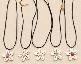 COWRIE SEASHELLFLOWER NECKLACE