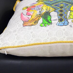 Elefante y / o rinoceronte almohada cubierta pintado tirar | Etsy