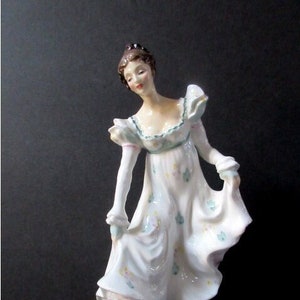 Royal Doulton Minuet HN 2019  7-1/4" tall  Mint condition, no chips, scratches, repairs or crazing