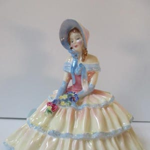 Royal Doulton Daydreams HN 1731  5-3/4&quot; tall  Mint Condition, no chips, scratches, repairs or crazing