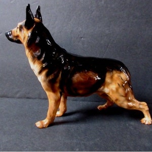 Royal Doulton Dog German Shepherd Ch. 'Benign of Picardy' med. size 6x8-1/2 Mint condition image 2