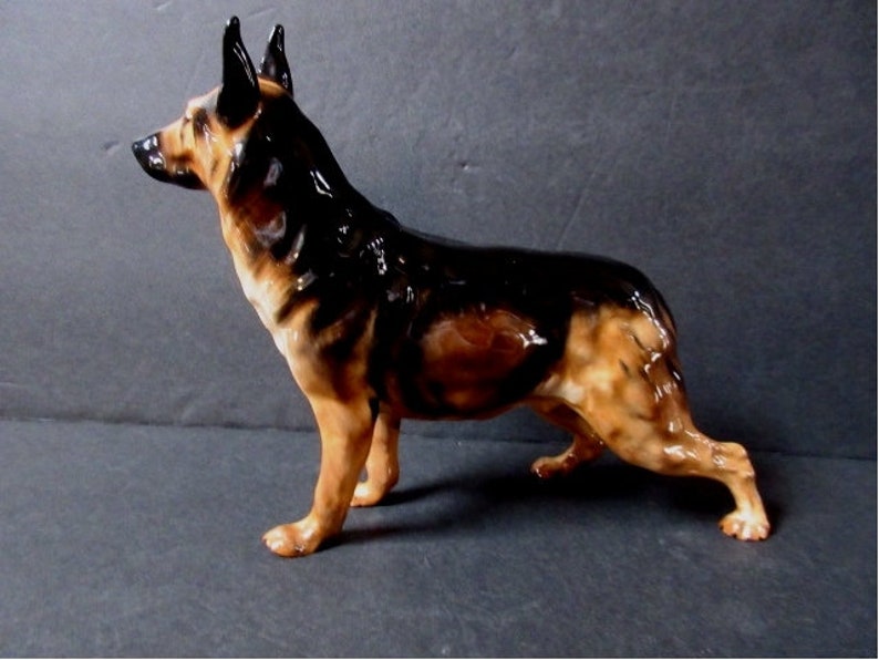 Royal Doulton Dog German Shepherd Ch. 'Benign of Picardy' med. size 6x8-1/2 Mint condition image 2