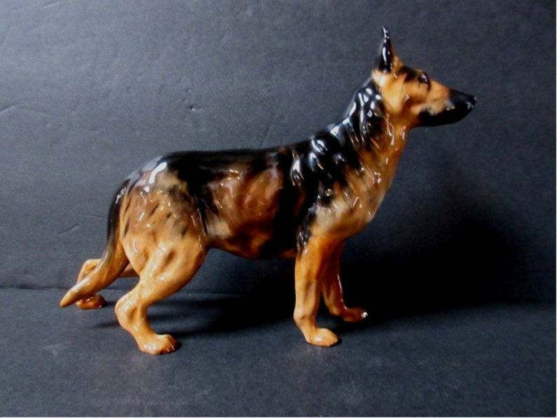 Royal Doulton Dog German Shepherd Ch. 'Benign of Picardy' med. size 6x8-1/2 Mint condition image 1