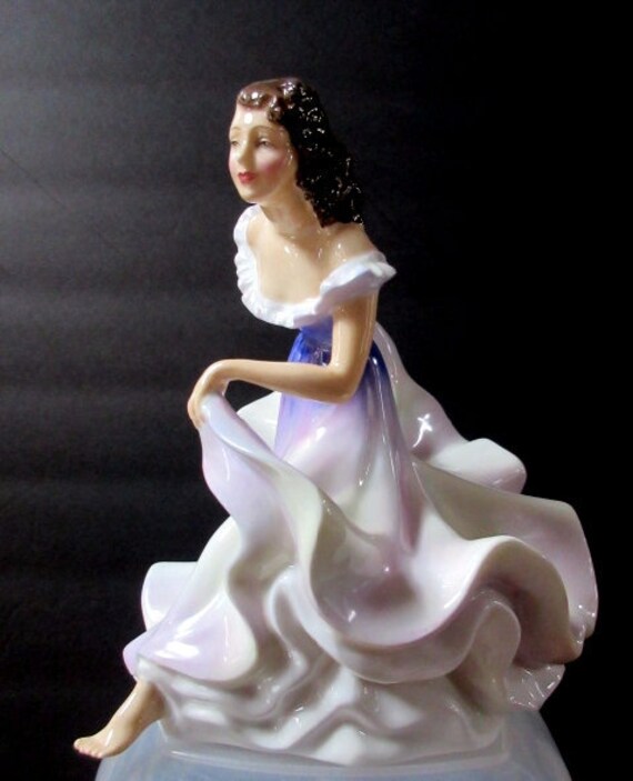 Royal Doulton Figurine Gypsy Dance HN 2230 7 Tall Mint Etsy
