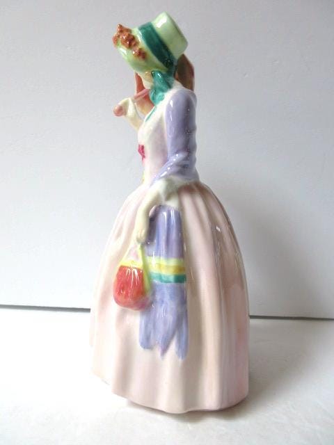 ロイヤルドルトン　MISS DEMURE Royal Doulton Hand Painted Porcelain Figurine 'Miss Demure