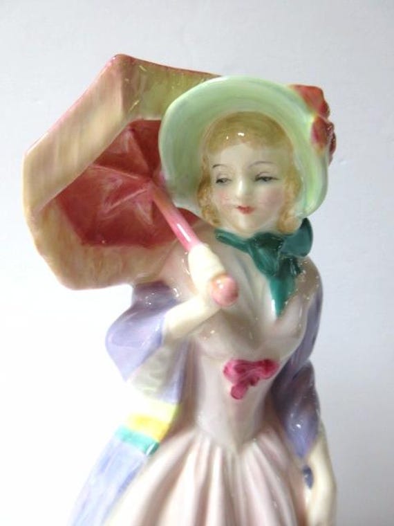 ロイヤルドルトン　MISS DEMURE Royal Doulton Hand Painted Porcelain Figurine 'Miss Demure