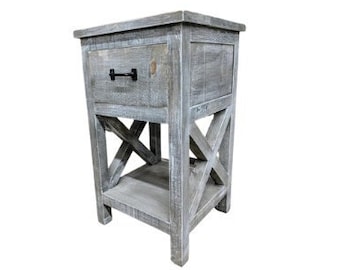 Rustic Farm House Barn Board End Table / Side Table / Nightstand / Night Stand / Reclaimed Wood