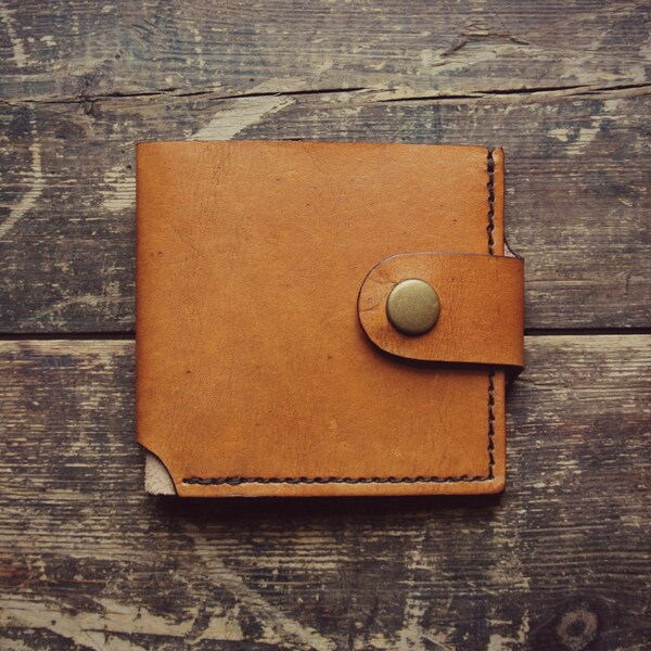 Handmade veg tanned leather bi-fold wallet