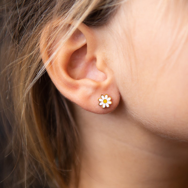 Black daisy square earrings