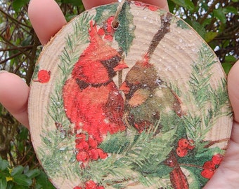 Large Cardinal Couple Wood Slice Ornament, Winter Cardinal Tree Decoration, Wood Christmas Decor Decor, Gift for Him / Her