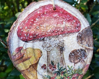 Cottage Core Mushroom Wood Slice Christmas Ornament, Farmhouse Tree Decoration, Boho Wall Art, Woodland Fungi Decoupage Tree Decoration