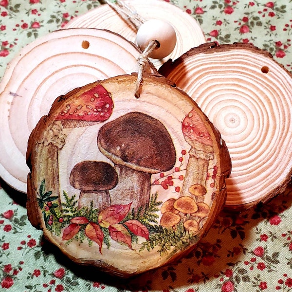 Large Mushroom Wood Slice Ornament, Farmhouse Decoration, Nature Wall Art, Woodland Fungi Decoupage Christmas Tree Decoration