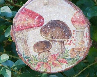 Glittered Mushroom Wood Slice Wall Hanging, Large Farmhouse Decoration, Nature Wall Art, Woodland Fungi Decoupage Christmas Tree Decoration