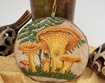 Large Mushroom Wood Slice Ornament, Chanterelle Mushroom Decoration, Mushroom Wooden Art, Christmas Decoration, Gift for Him / Her