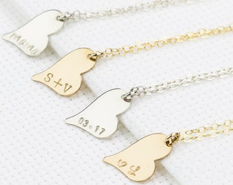 Collier pendentif coeur personnalisé. Initiales et collier de date. Collier de mère. Collier pendentif initial pour elle. Cadeau pour maman.