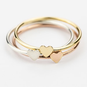 Anillo Corazón Delicado: Plata de ley, oro, oro rosa. Anillo apilable.