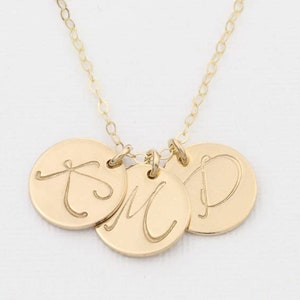Initial Disc Necklace. Personalized Letter Pendant in 14k Gold Filled, Sterling Silver or Rose Gold. Medium Disk. New Mom Gifts