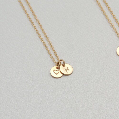 Tiny Initial Circle Necklace. Gold 