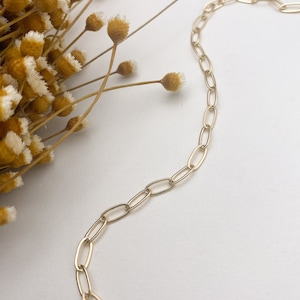 Collana a catena con graffetta audace. Collana a catena a maglie. Catena di graffette rettangolare. Catena in oro 14k o argento sterling. Collana da donna