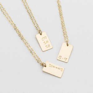 Collier Rectangle Tag personnalisé. Pendentif à plaque dimmatriculation estampillé à la main. Custom Initial, Nom, Collier de date. Cadeau personnalisé de la fête des mères image 6