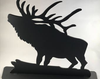 Stehender Bugling Elch