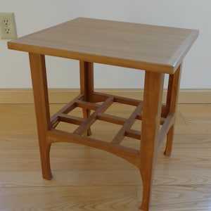 Side table in Cherry