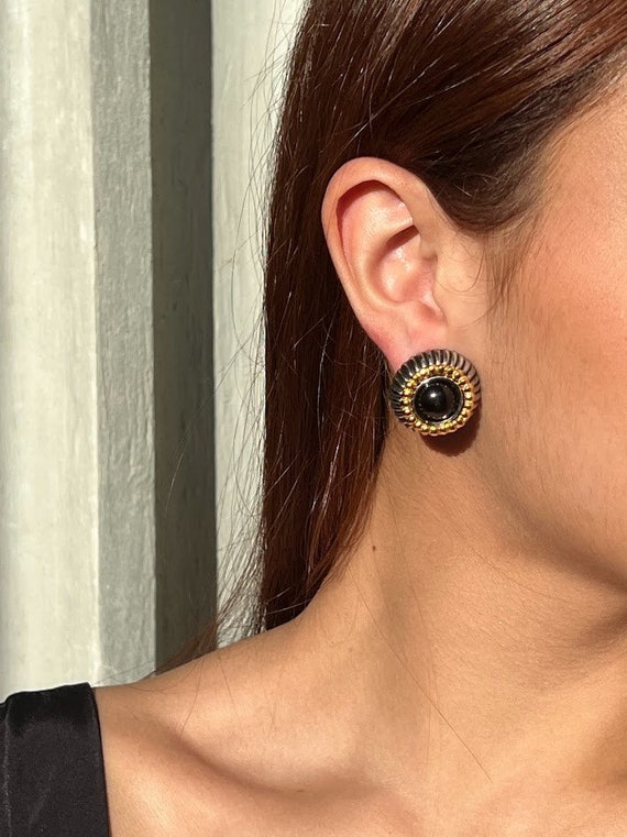 classic 90's vintage clip-on stud earrings | black