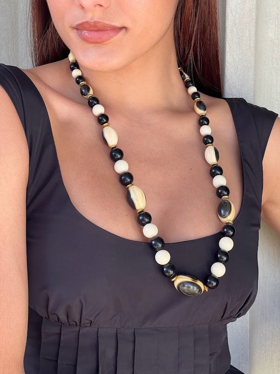 1990s vintage beaded necklace | black and beige