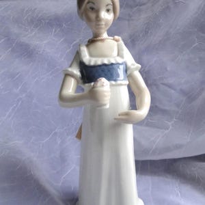 Vintage Porcelain REX Valencia Girl Figurine with Flower Bouquet Handmade in Spain