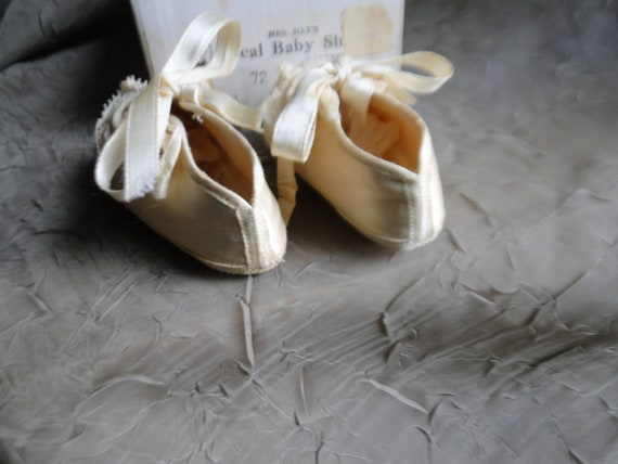 Vintage 1950's Baby Girl Shoes / Baby Socks / Mrs… - image 3