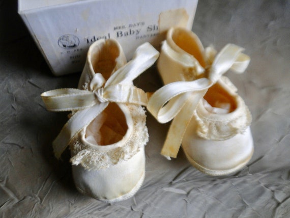 Vintage 1950's Baby Girl Shoes / Baby Socks / Mrs… - image 2