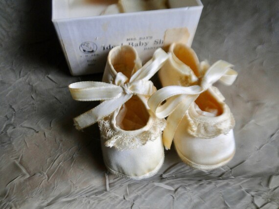 Vintage 1950's Baby Girl Shoes / Baby Socks / Mrs… - image 8