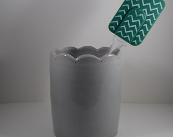 Scalloped Utensil Holder