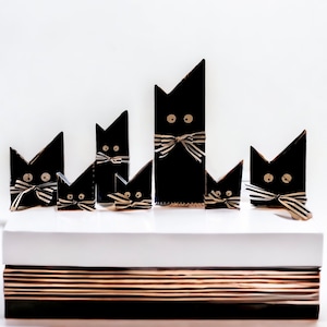 Reclaimed Wood Black Cat Figurine: Rustic Fall Decor