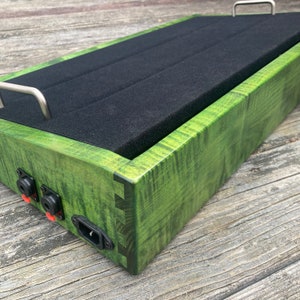 Pedal Board // Guitar Bass Keyboard Instrument Pedalboard // Pedal Organizer // Green Curly Maple Wood Construction // Powered